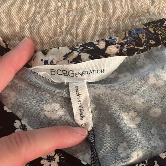 BCBGeneration blue floral pattern high neck top - Picture 5 of 6